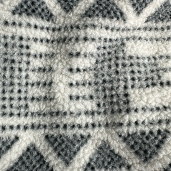 Carhartt Women’s Relaxed Fit Fleece Pullover. Size XL (16-18) - Picture 6 of 11